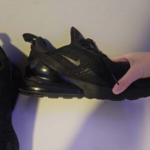 Nike Air Max 270 Black Sneakers | Men’s 9.5 / Women’s 11 | Excellent Condition